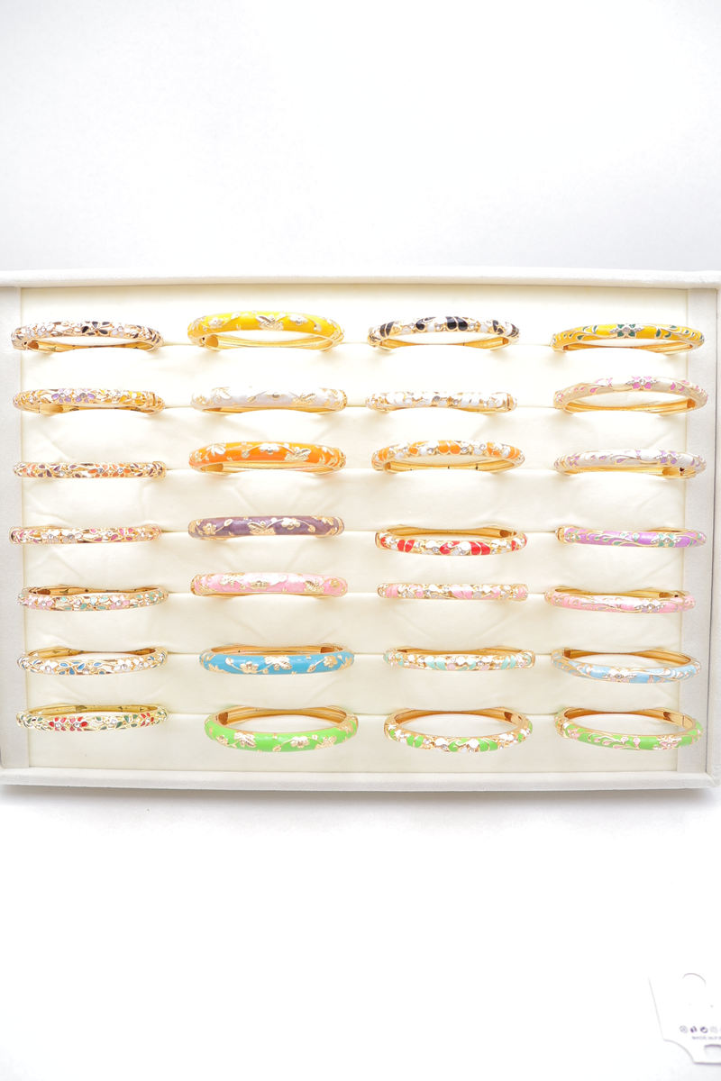 Lot de 28 bracelets thaïlandais