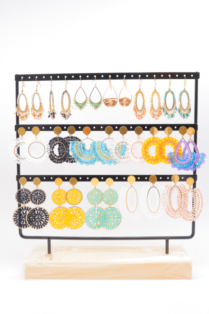 Lot de 17 paires de boucles d'oreilles avec présentoir