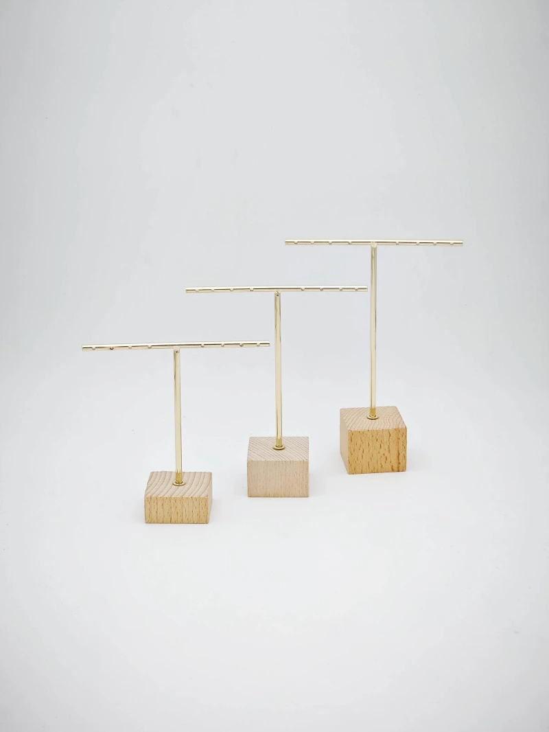 Présentoirs et rangements nus 2