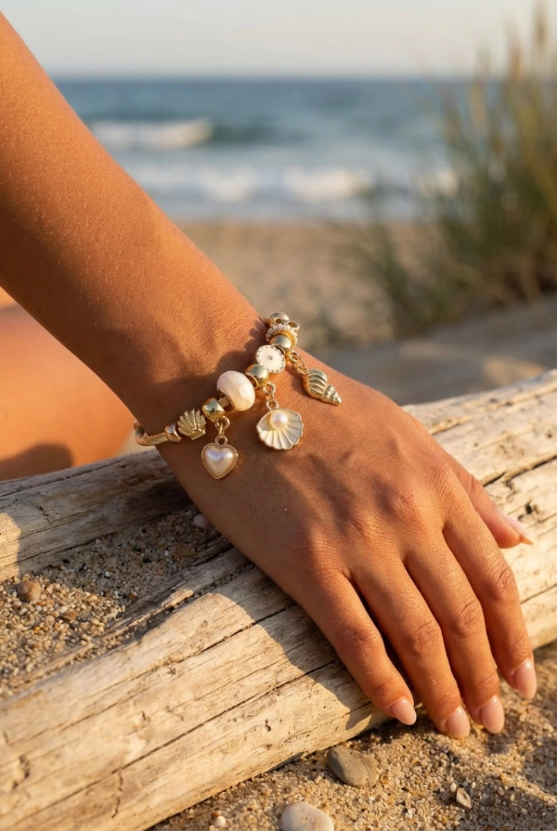Bracelet rigide à charms en métal