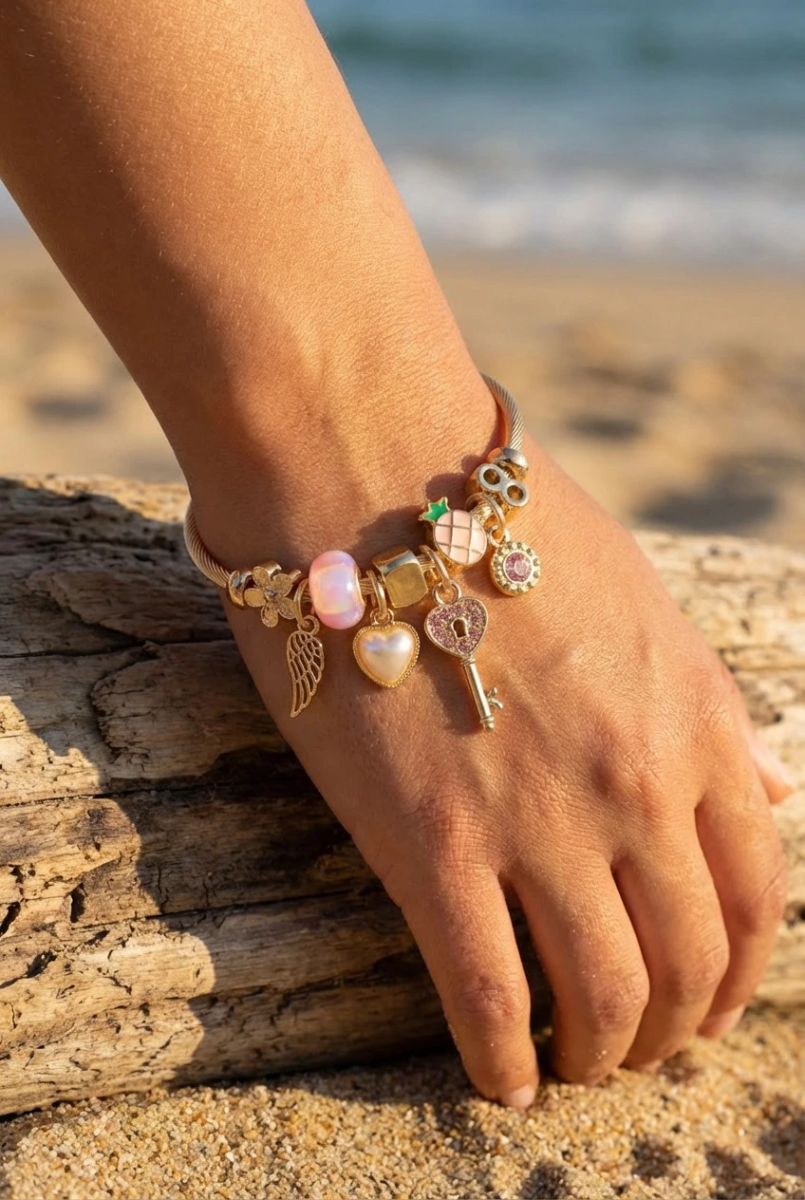 Bracelet rigide à charms en métal