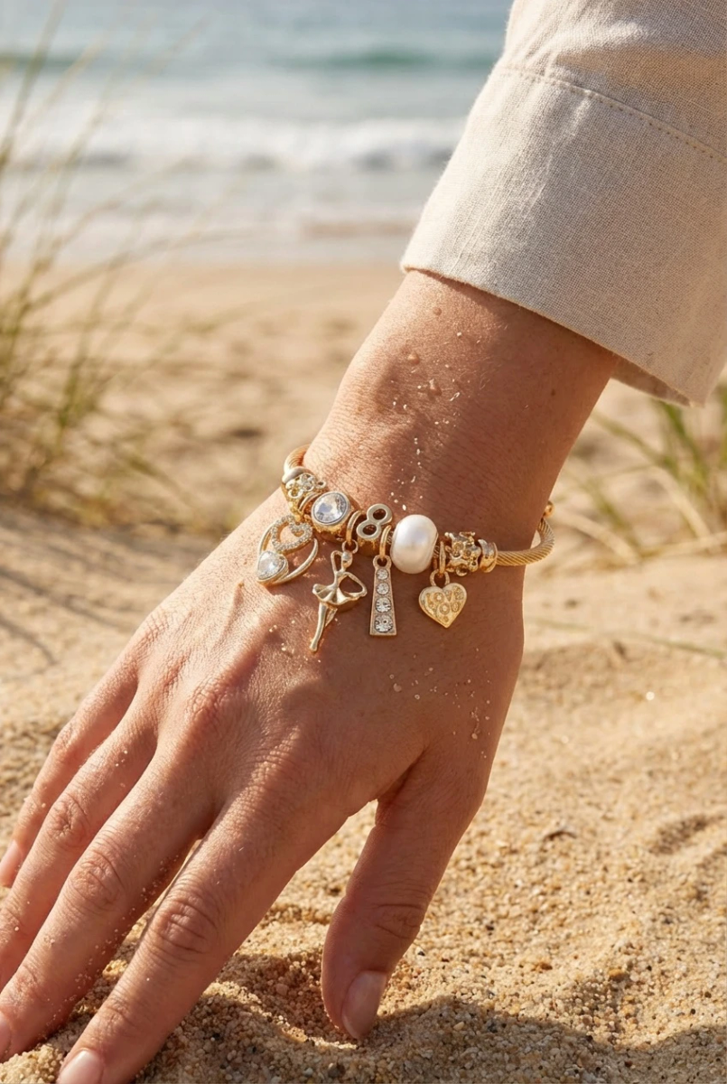 Bracelet rigide à charms en métal