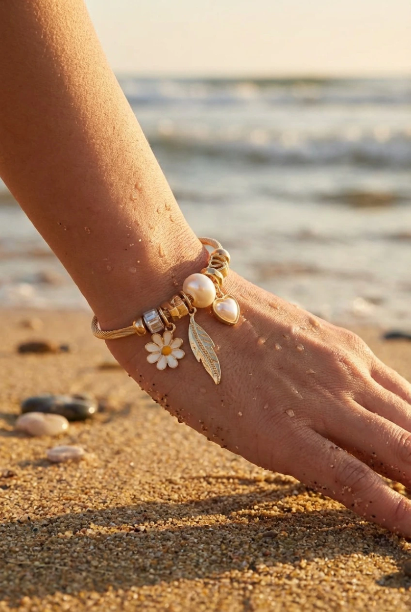Bracelet rigide à charms en métal